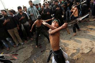 什叶派穆斯林传统风俗＂阿舒拉节＂:血腥割破头皮