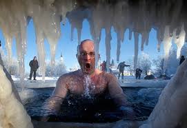 东欧俄罗斯“主显节”奇风异俗--零下17度冰水浴