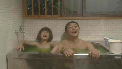 日本奇风异俗 变态父亲节习俗 女儿要跟父亲一起洗澡