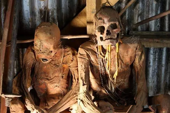 奇特的巴布亚新几内亚熏尸木乃伊风俗