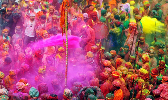 世界十大奇葩节日--印度洒红节