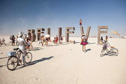 探索美国反传统节日--＂火人节＂(Burning Man Festival)