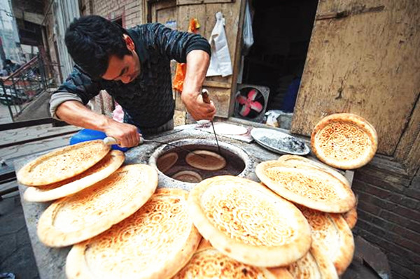 维吾尔族习俗禁忌--新疆维吾尔族特色食品：馕