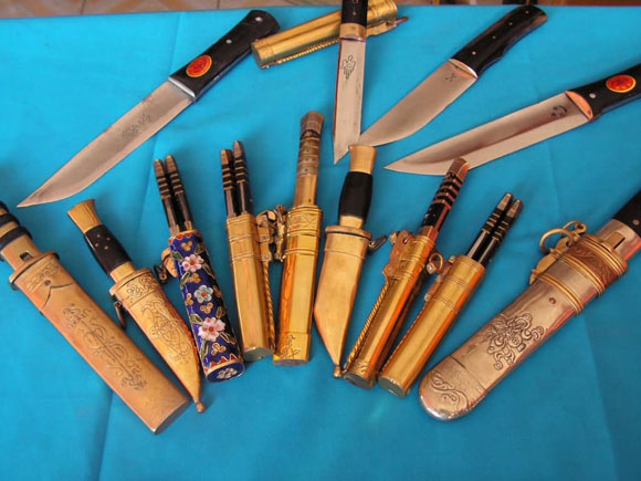 手工业以制刀为主,所制传统手工艺品腰刀(又称保安刀)约有100多年的