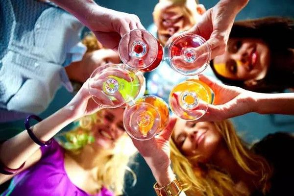 世界十大风俗禁忌：匈牙利人敬酒的时候不会碰杯