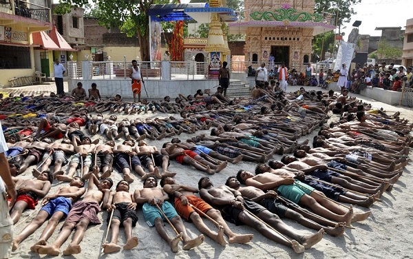 世界各国离奇古怪的宗教仪式--印度祈雨仪式