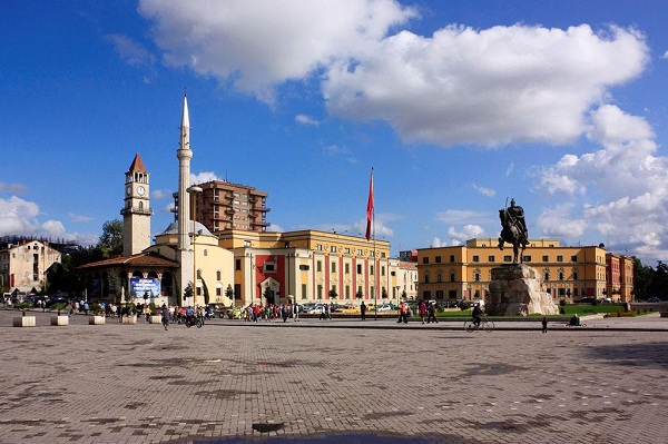 ​阿尔巴尼亚十大旅游景点一览--斯坎德培广场
