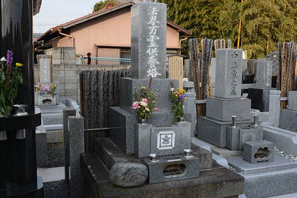 日本“水子供奉”奇俗--水子纳骨墓