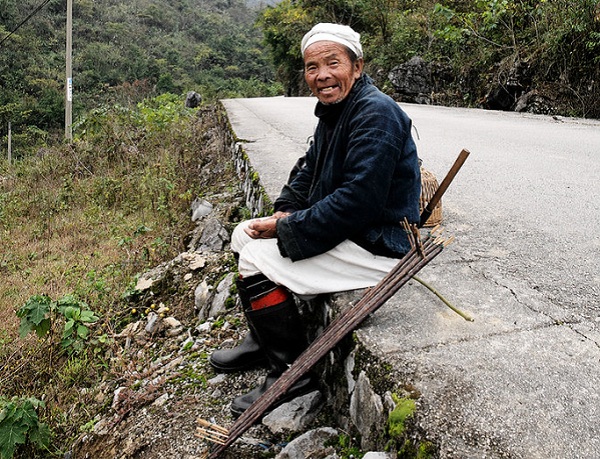 瑶族的传统风俗习惯--捕鸟的瑶族老人