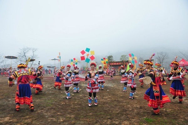 瑶族的传统风俗习惯--广东清远连南瑶族“耍歌堂”