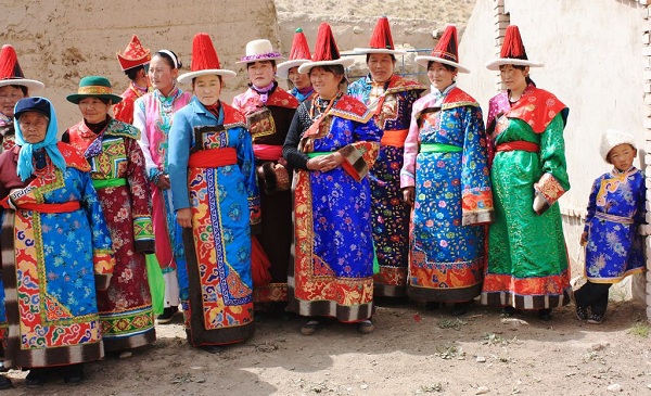蒙古族的风俗习惯--妇女传统服饰