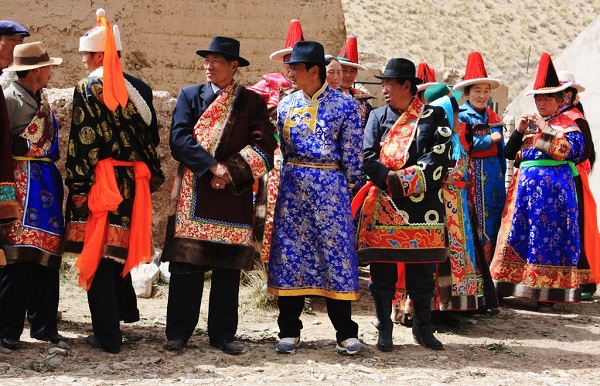 蒙古族的风俗习惯--男子传统服饰