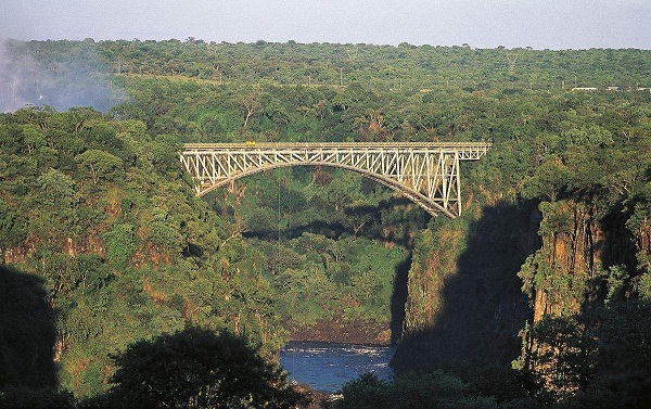 赞比亚十大旅游景点--维多利亚瀑布大桥