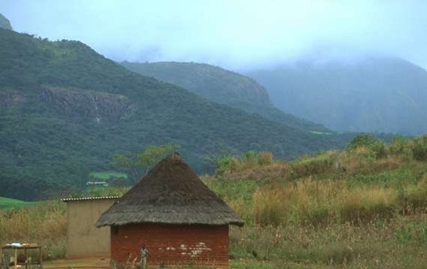 津巴布韦热门旅游景点--比由目巴山