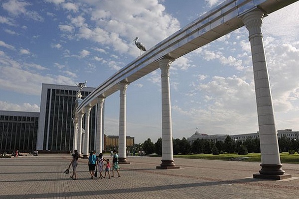 乌兹别克斯坦风俗禁忌--塔什干独立广场