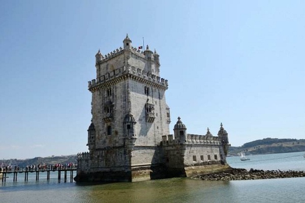 葡萄牙文物古迹一览--首都里斯本塔马里斯海滩的贝伦塔