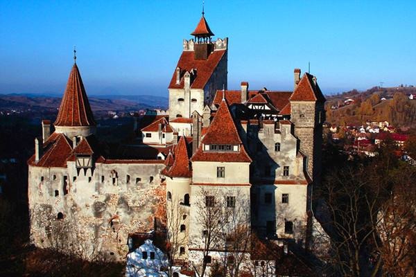 罗马尼亚十大著名旅游景点--布朗城堡是传说中的吸血鬼的聚集地德古拉城堡。
