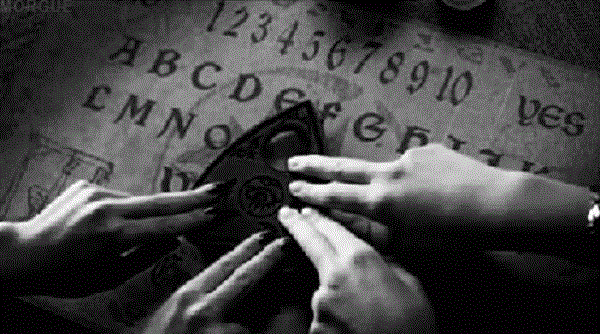 碟仙的起源--召唤碟仙使用的工具一般都是「通灵板」(ouija board)