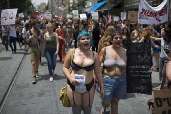 史上最奇葩的游行主题--参加“荡妇游行”的以色列耶路撒冷女性