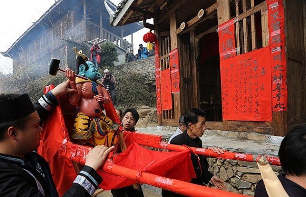 侗族传统节日一览--守岁是侗族年节，也是侗族的传统节日。