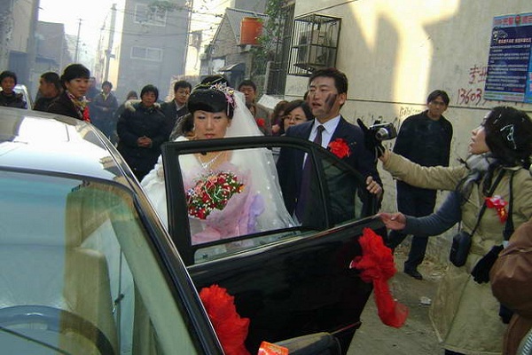 河北邯郸农村的民间结婚奇俗--女婿抹黑脸