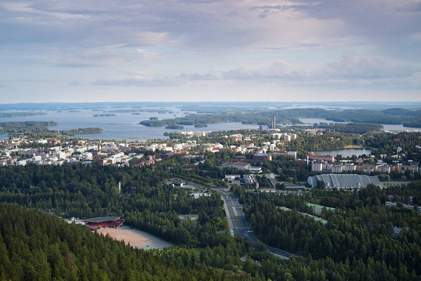 芬兰旅游指南--“信是千湖国，港湾分外多，森林峰岭立，岛屿似星罗。”这是郭沫若在20世纪50年代访问芬兰时留下的诗句。