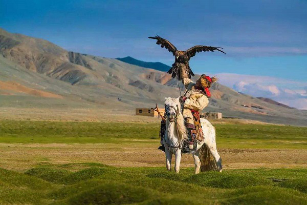 蒙古族传统节日一览--猎日节，是内蒙古东部地区呼伦贝尔盟一带的人民在每年农历五月初五举行蒙古族的传统节日。